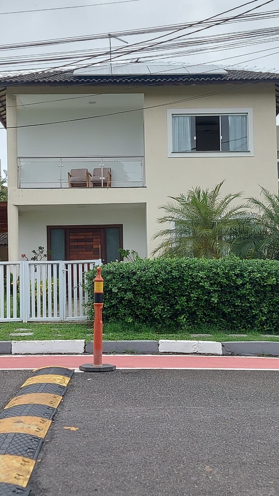 Casa com 2 suítes em condomínio