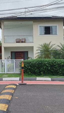 Casa com 2 suítes em condomínio