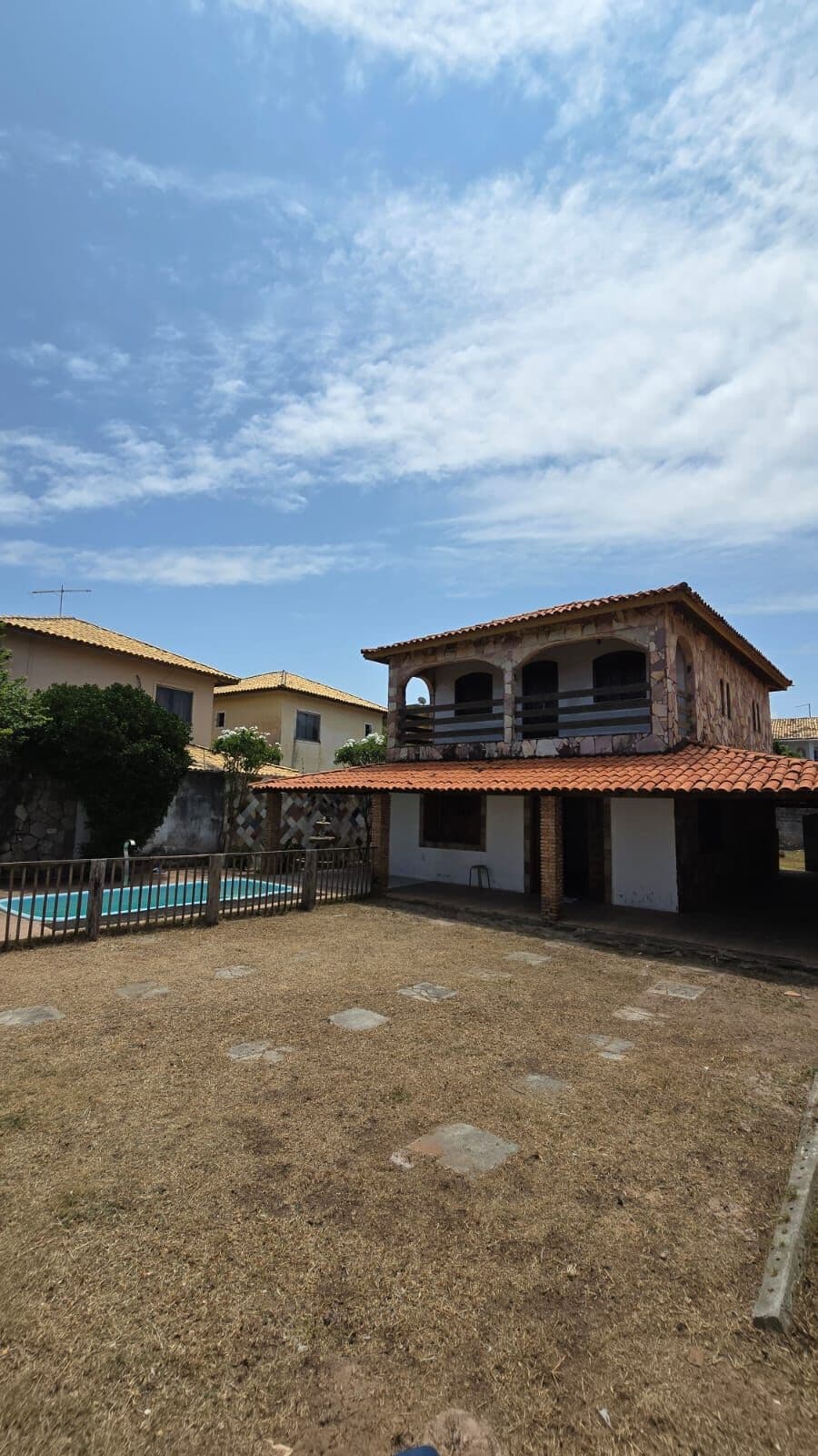 Casa com 3/4 em Ipitanga