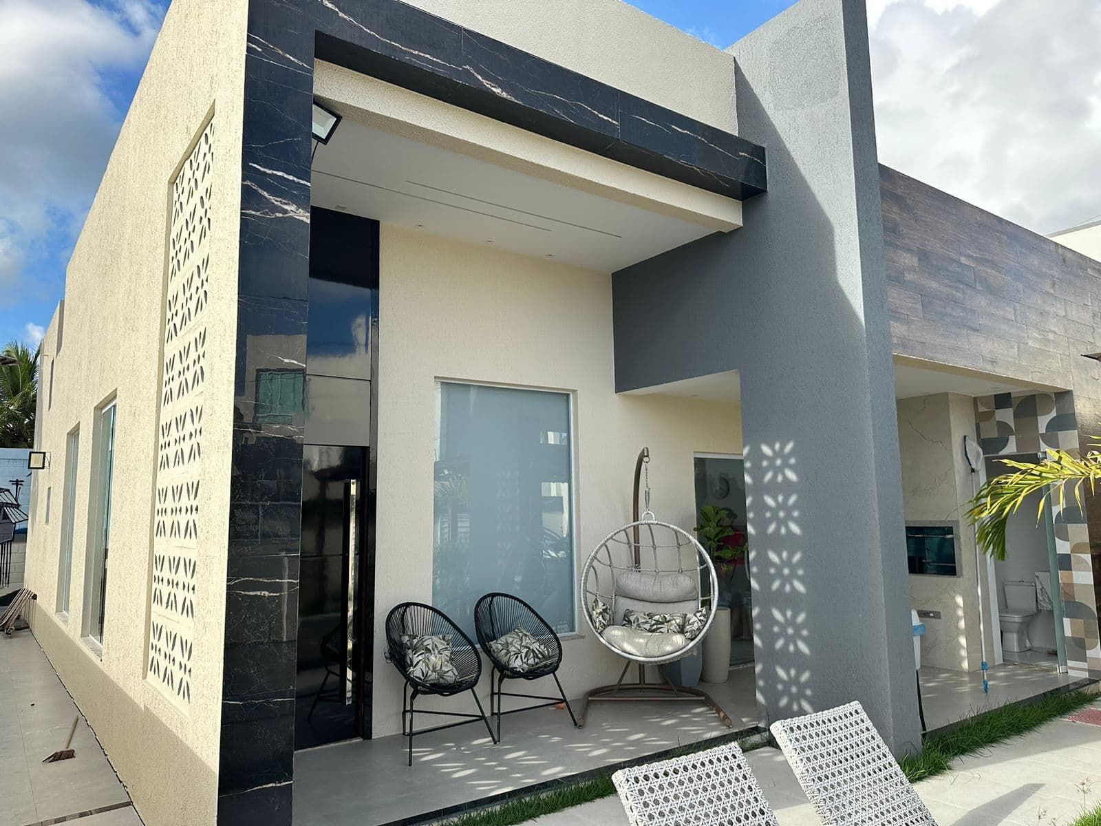 Casa com 3 suítes em Condomínio
