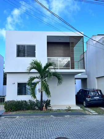 Casa 4/4 em condomínio