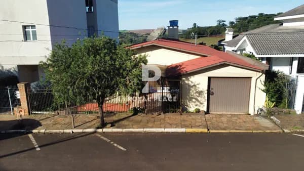 Casa com ótima localização