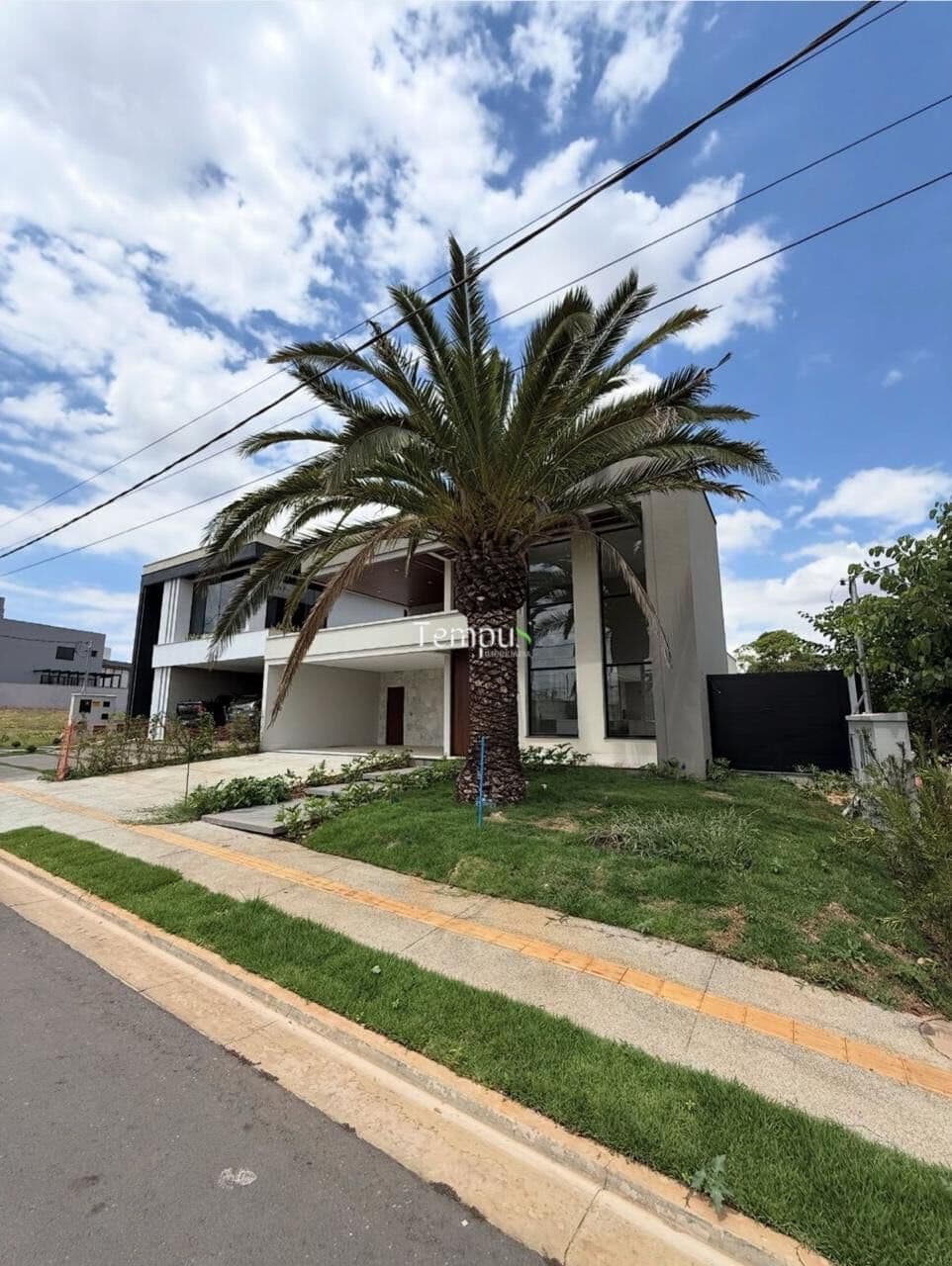Imóvel de Alto Padrão: Casa Térrea com Automação, Churrasqueira e Piscina