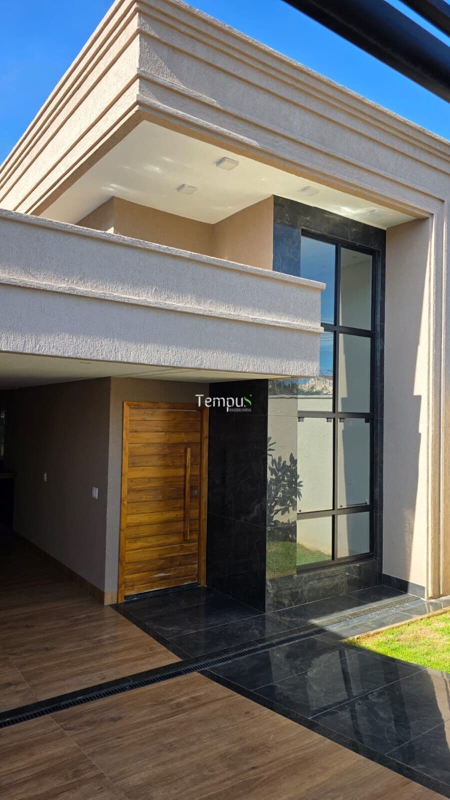 Casa Moderna com Pé Direito Duplo no Bairro Cardoso