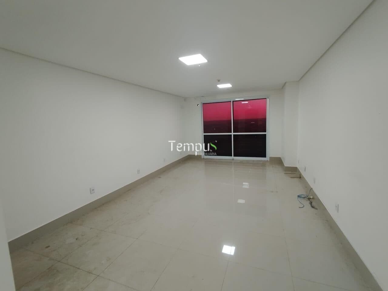 Sala Comercial à Venda no E-Business – Frente ao Buriti Shopping, Vila São Tomaz – Aparecida de Goiânia-GO