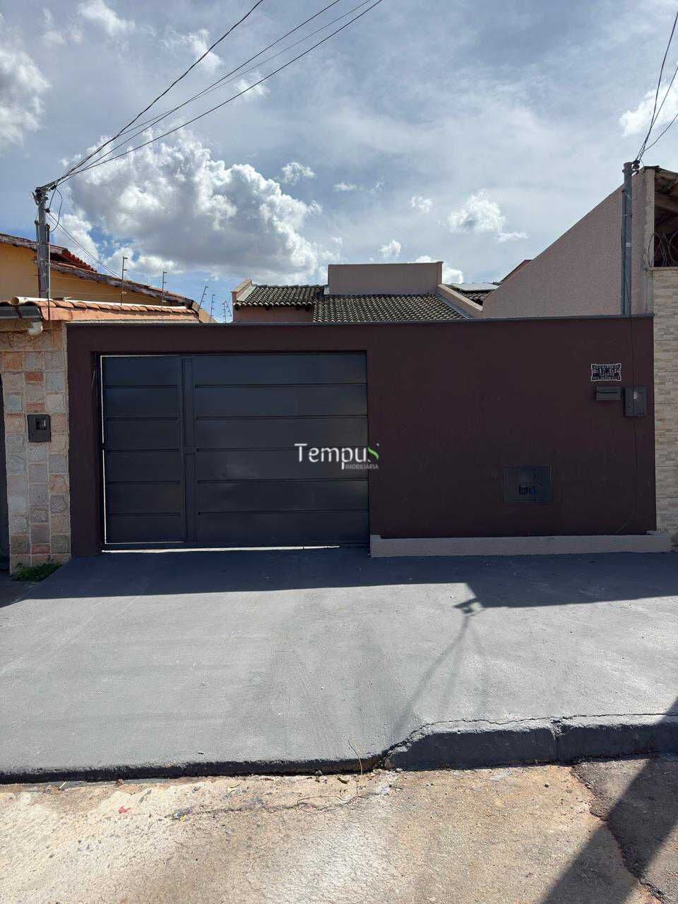 Casa no Residencial Alphaville 3 Quartos | Suíte | Quintal Amplo | Próximo ao Anel Viário