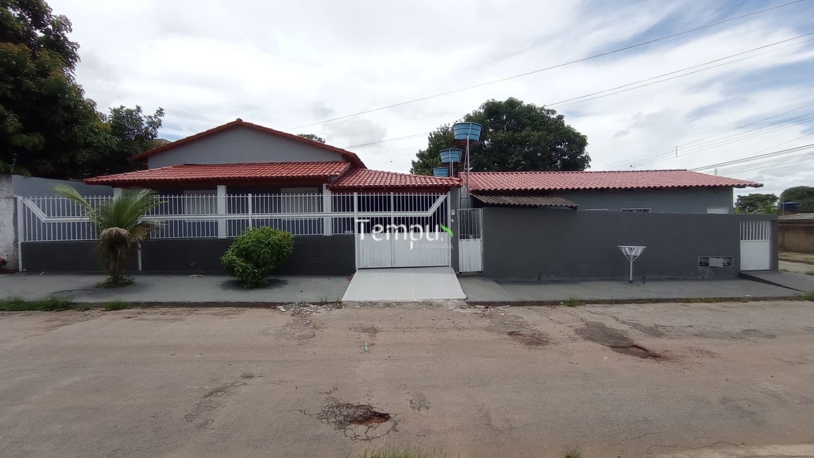 Casa Padrão, Casa com 2 dormitórios + 3 barracões à venda, 300 m² por R$ 450.000 - Cidade Livre - Aparecida de Goiânia/GO