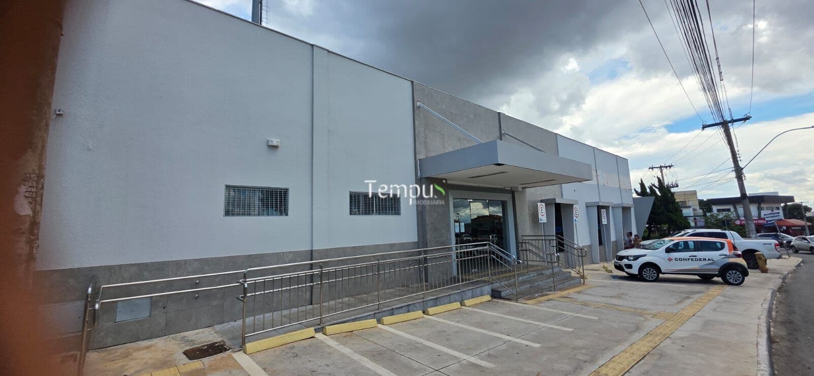 Prédio Comercial, em frente a praça, em Parque Amazônia, Goiânia/GO