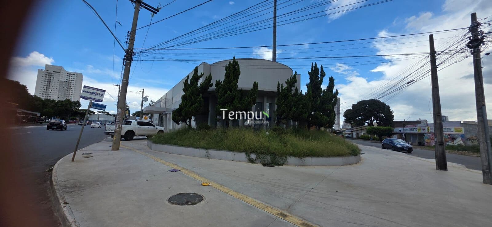 Prédio Comercial, em frente a praça, em Parque Amazônia, Goiânia/GO