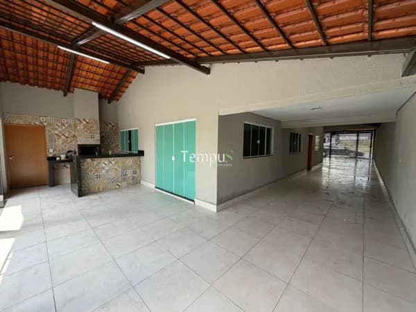 Casa Espaçosa no Veiga Jardim III com Área Gourmet e Sala Comercial Alugada