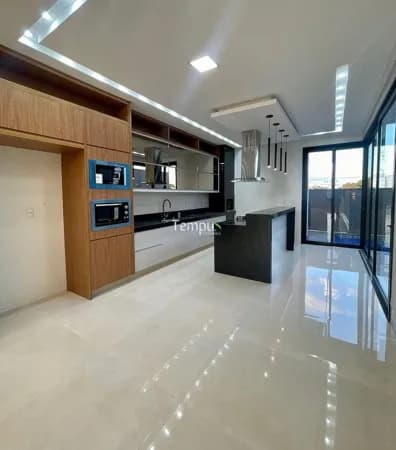 Casa Super Mobiliada com 3 Suítes e Piscina Aquecida