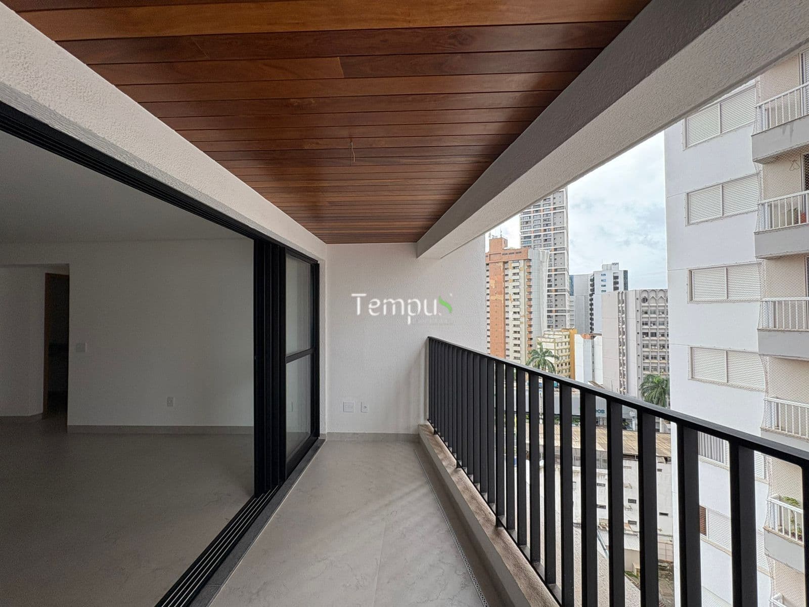 Apartamento de Alto Padrão com 3 Suítes no Setor Oeste