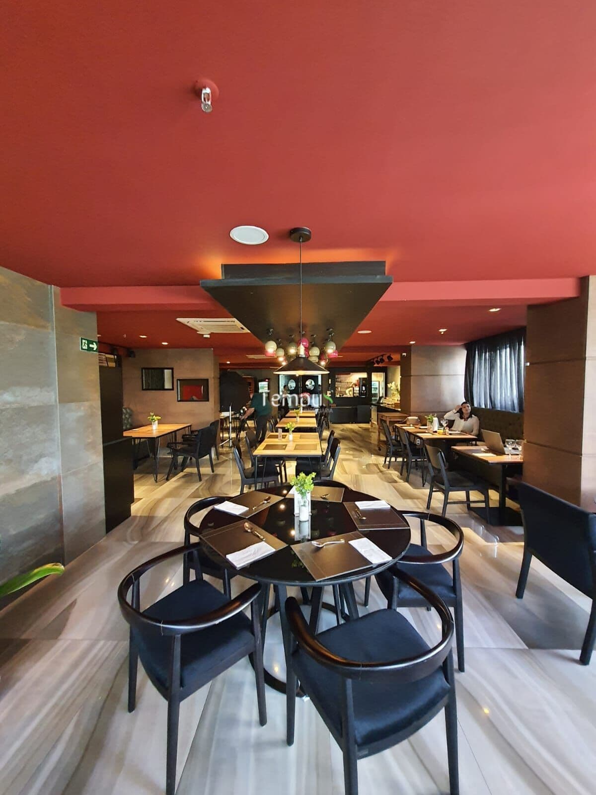 Ágio de Flat, no QS Marista Hotel, mobiliado, possui 2 camas de casal, ar condicionado, armário, com 32m²
