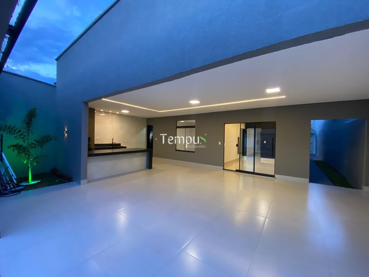 Casa 3 Quartos com Área Gourmet a 700m do Garavelo Shopping