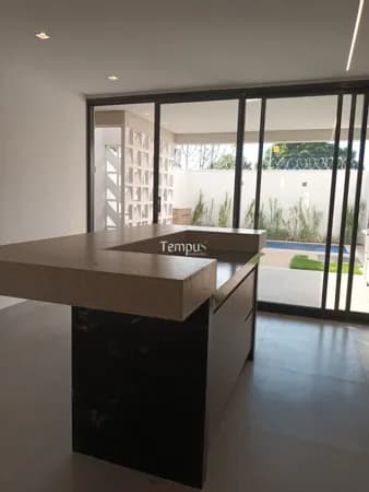 Sobrado Alto Padrão, 3 Suítes, Churrasqueira com Piscina