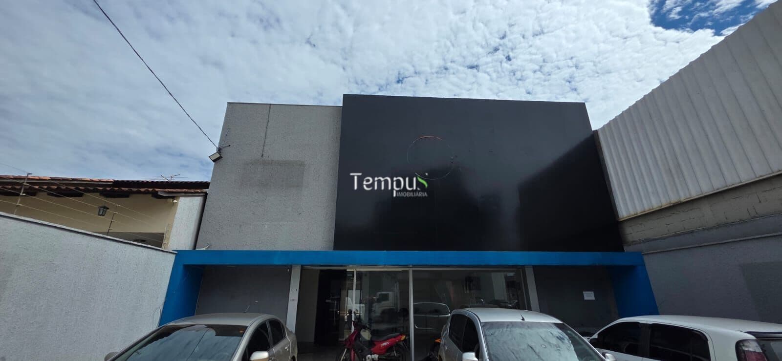 Prédio Comercial, Frente e Fundo, 394 m²,em Vila Rezende, Goiânia/GO