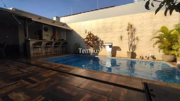Casa Terrea, 4 quartos, piscina e churrasqueira, em Setor Bueno, Goiânia/GO