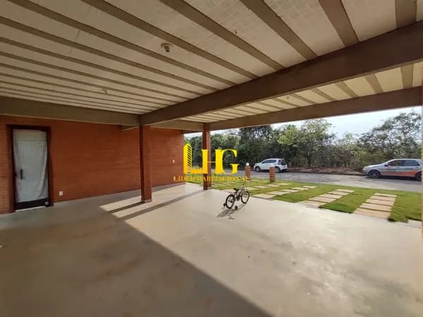 Imperdível! Linda casa Moderna e Ampla em Condomínio em Jequitibá.