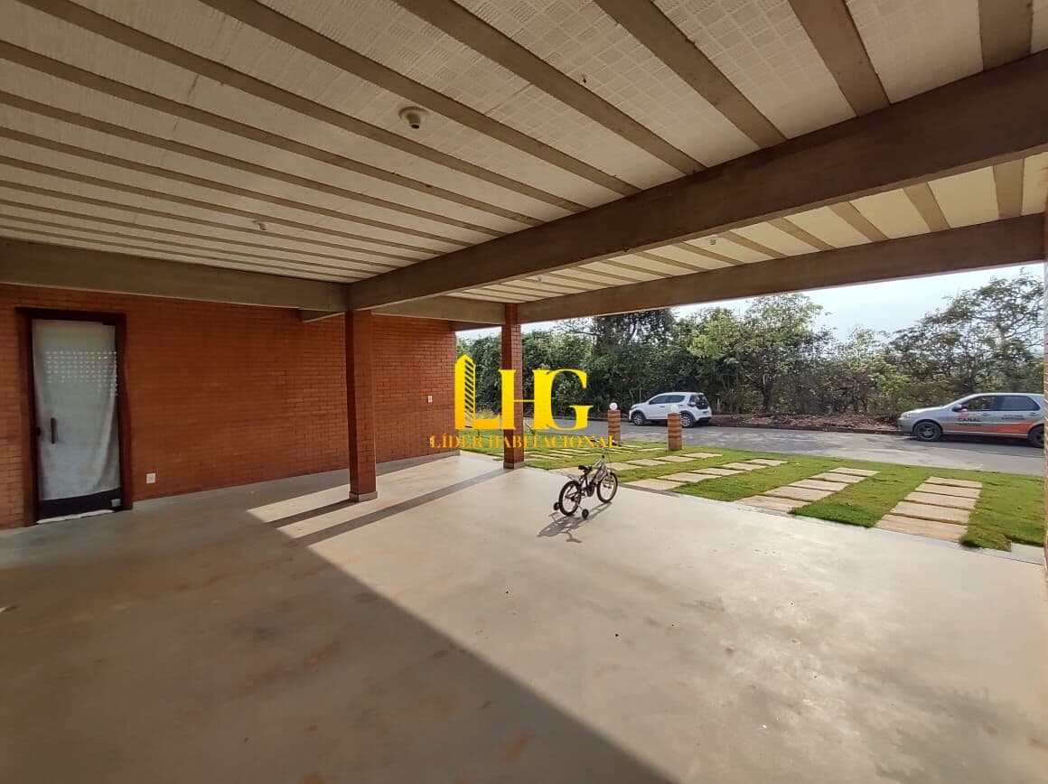 Imperdível! Linda casa Moderna e Ampla em Condomínio em Jequitibá.