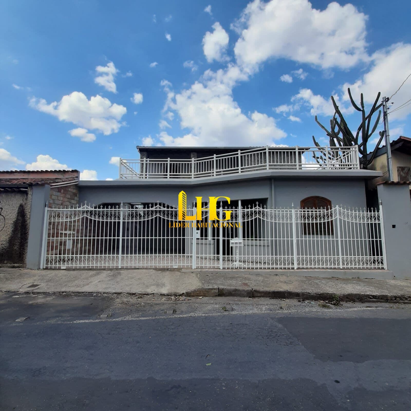 Sobrado em Belo Horizonte - Lagoinha Leblon (Venda Nova)