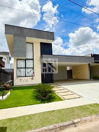 Casa em Condomínio com 3 suítes, Espaço Gourmet e Piscina pronta para morar