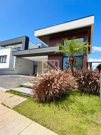 Casa térrea em Condomínio com 3 suítes, Espaço Gourmet e Piscina aquecida