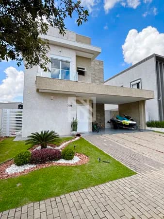Sobrado em Condomínio com 3 Suítes, Espaço Gourmet, Piscina e Ofurô