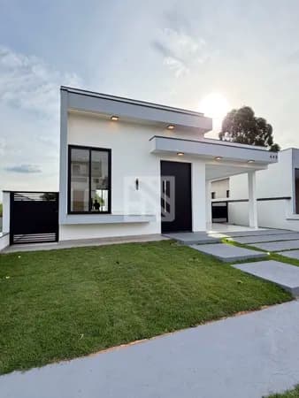 Casa em Condomínio com 3 dormitórios sendo 1 suíte com Closet, Piscina e Móveis Planejados