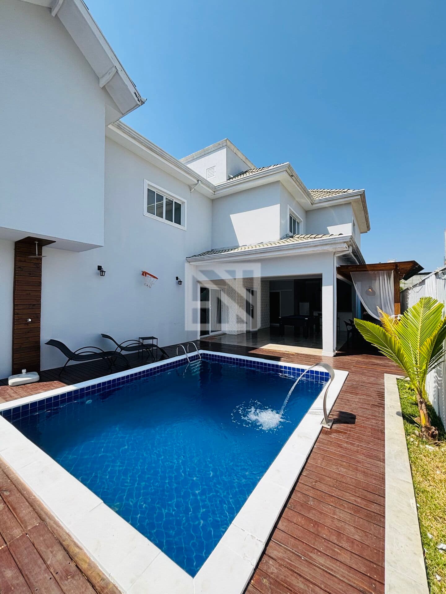 Sobrado em Condomínio com 3 suítes (todas com Closet), Espaço Gourmet e Piscina