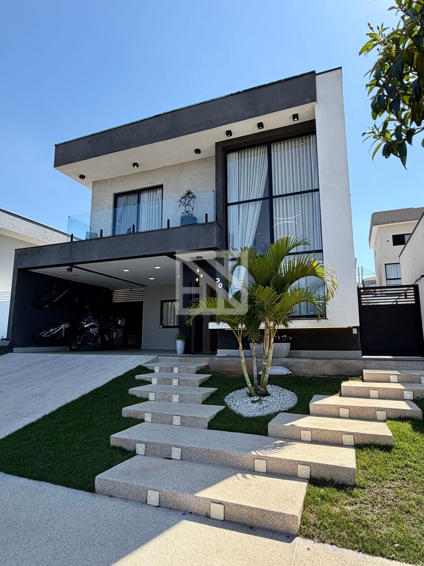 Sobrado em Condomínio com 3 suítes, Espaço Gourmet e Piscina pronta para morar (porteira fechada)