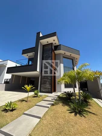 Sobrado em Condomínio com 4 suítes, sendo 1 no pavimento térreo, Espaço Gourmet e Piscina (Modalidade Porteira)