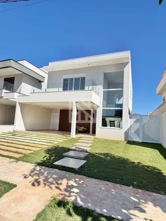 Sobrado em Condomínio com 3 suítes, Sala de TV e Espaço Goumet