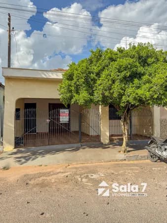 Casa à venda na rua São José, no centro de Novo Horizonte