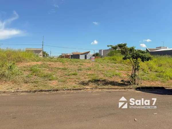 Terreno à venda no Parque dos Ipês