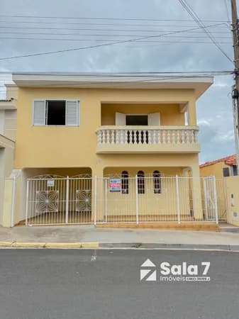 Sobrado à venda no centro de Novo Horizonte/SP