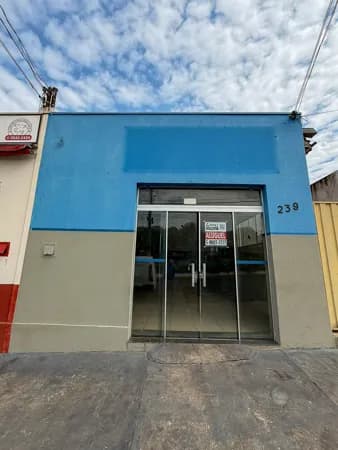 Aliga-se sala comercial na Av. da Saudade