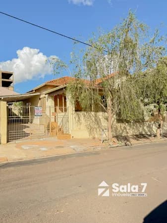 Casa à venda no centro de Novo Horizonte - SP