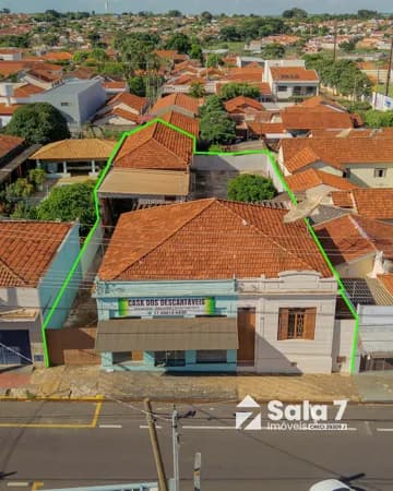 Prédio comercial e casa, no centro de Novo Horizonte-SP