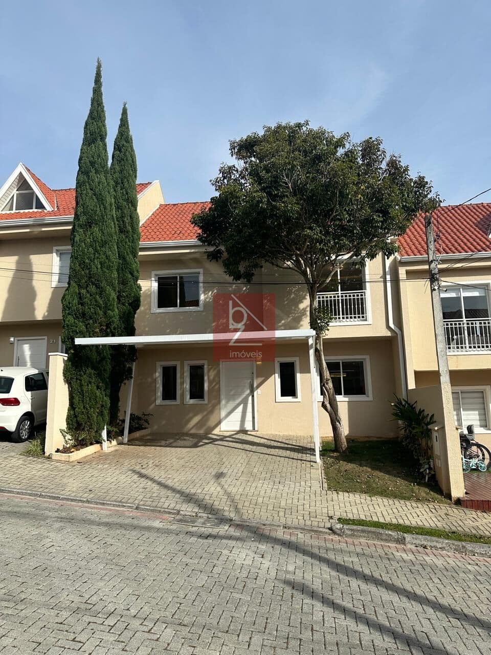 SOBRADO COND.TRIPLEX 94,36M² 3 DORM 1 SUITE BARREIRINHA R$890.000,00