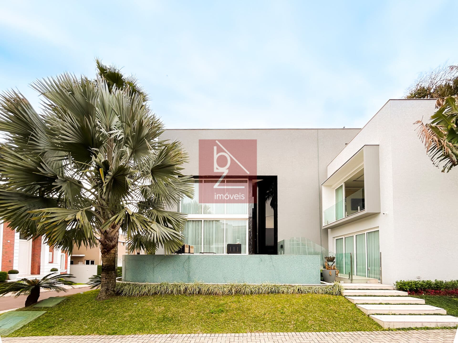 CASA DE ALTO PADRÃO COND. PORTEIRA FECHADA-UBERADA R$5.950.000,00