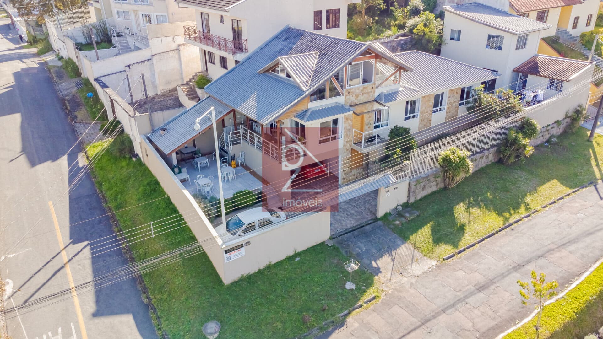 RESIDÊNCIA DE ESQUINA 320 M² PROX. PARQUE BARIGUI R$ 1.750.000,00