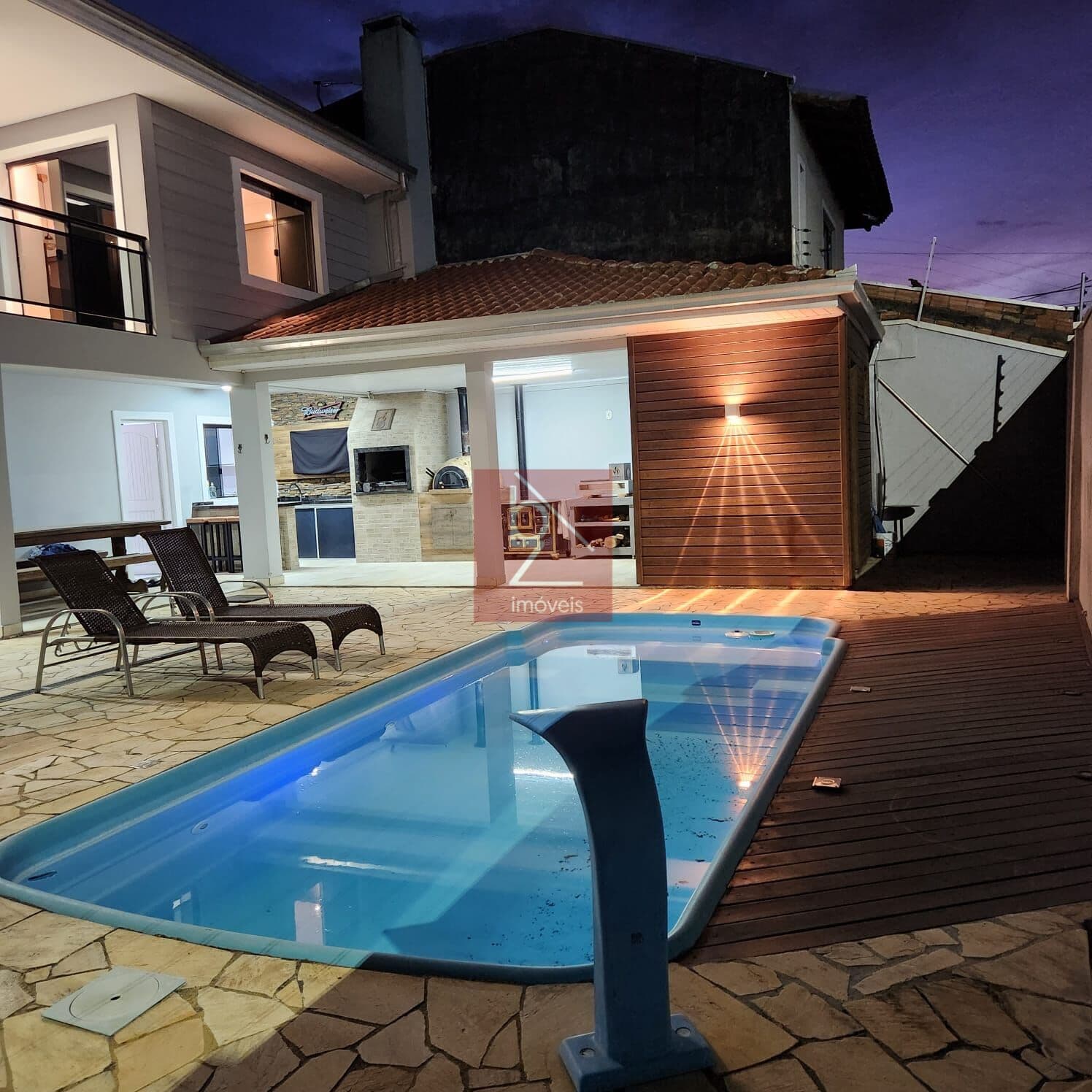 CASA DE 264M² EM PARANAGUÁ COM PISCINA R$1.550.000,00