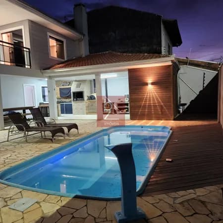 CASA DE 264M² EM PARANAGUÁ COM PISCINA R$1.550.000,00