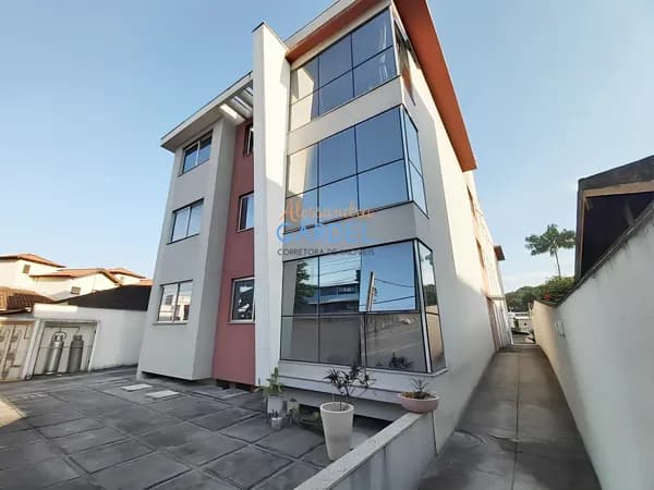 Apartamento com 2 quartos sendo 1 suíte na Av. Roberto Silveira