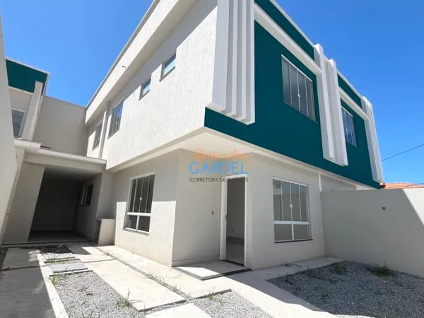 Casa Duplex Independente, com 3 suítes e área gourmet localizada no bairro Ouro Verde.