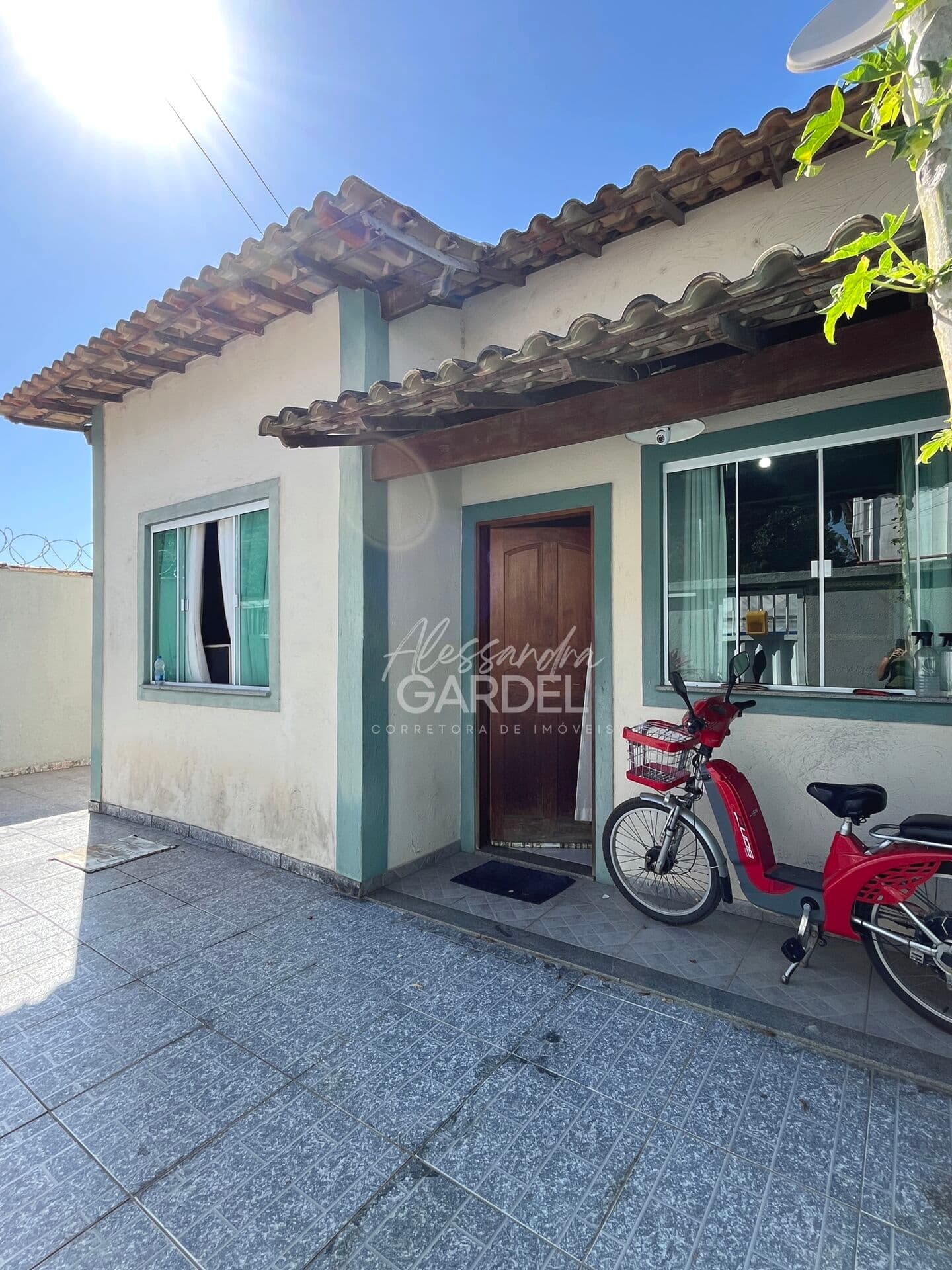 VENDO: Casa Linear com quintal independente - Condomínio Residencial Parque Resedá - Rio das Ostras
