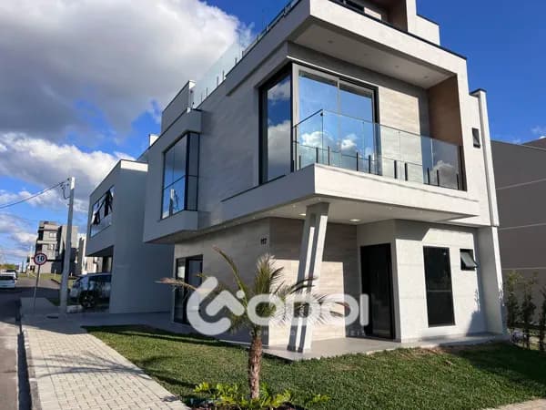 Triplex em Condomínio