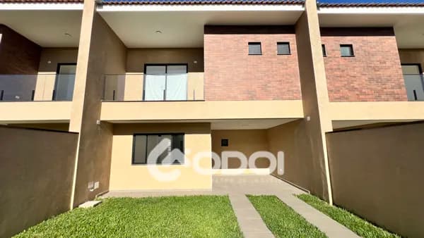Sobrado em São José dos Pinhais - Costeira