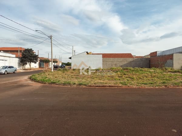 Terreno de esquina à venda - Jardim Aliança - Cravinhos/SP