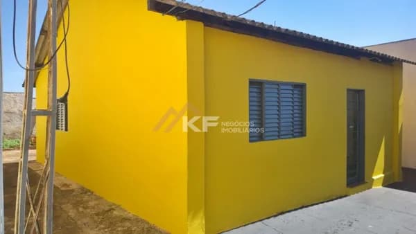 Casa à venda com 02 dormitórios no bairro Vila Tibério em Ribeirão Preto-SP.